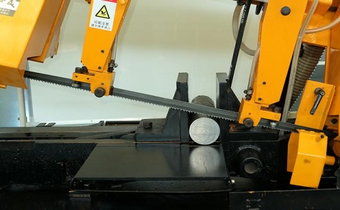 灵川数控带锯床自动送料精度会出现偏差吗？