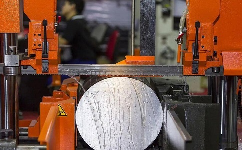 灵川立式金属带锯床切削出现跑带故障解决方法！